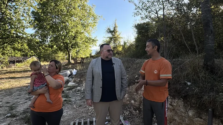 Razgovor Dr Milana Lazarevića sa roditeljima sedmoro mališana